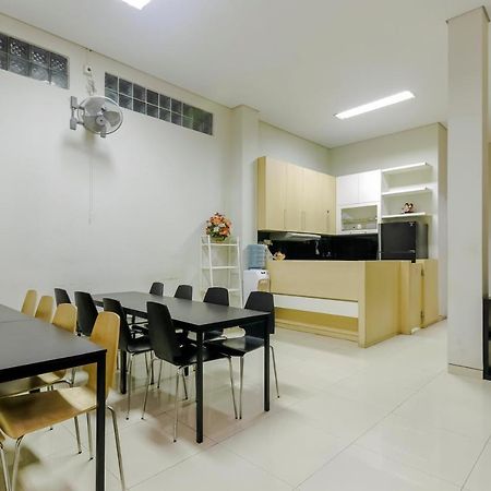 RedDoorz near Samarinda Central Plaza Exterior foto