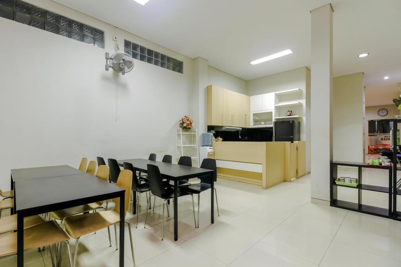 RedDoorz near Samarinda Central Plaza Exterior foto