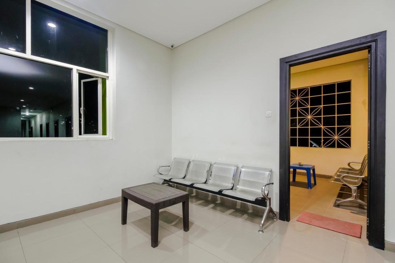 RedDoorz near Samarinda Central Plaza Exterior foto